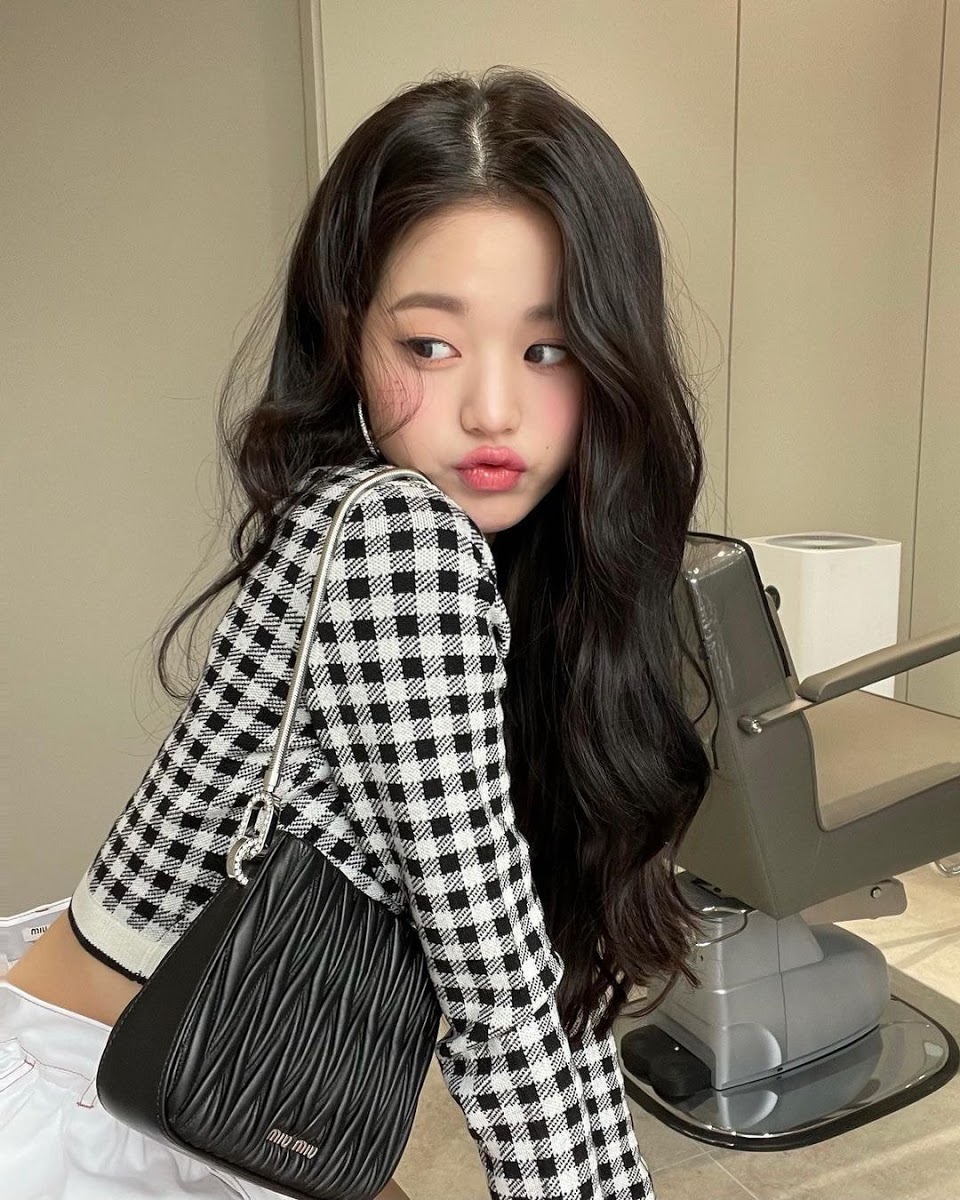 Jang Wonyoung ouvre son propre compte Instagram personnel